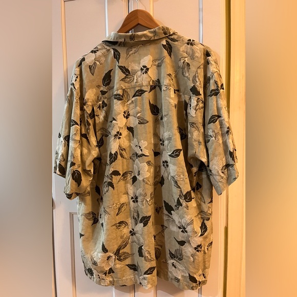 XL silk Seven Palms shirt. Classic tropical sage, gray, black & white print. - Picture 7 of 7
